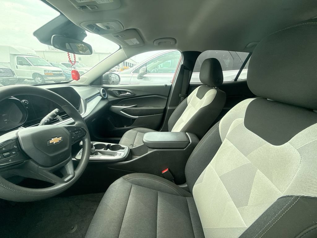 Used 2024 Chevrolet Trax LS FWD image 7