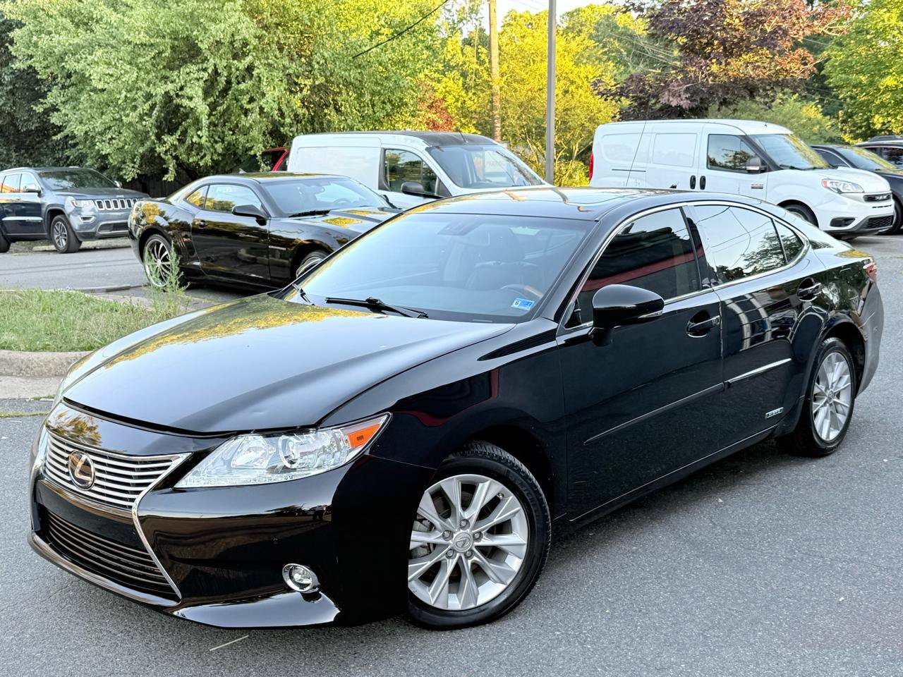 Used 2013 Lexus ES 300h w/ Luxury Pkg FWD image 3