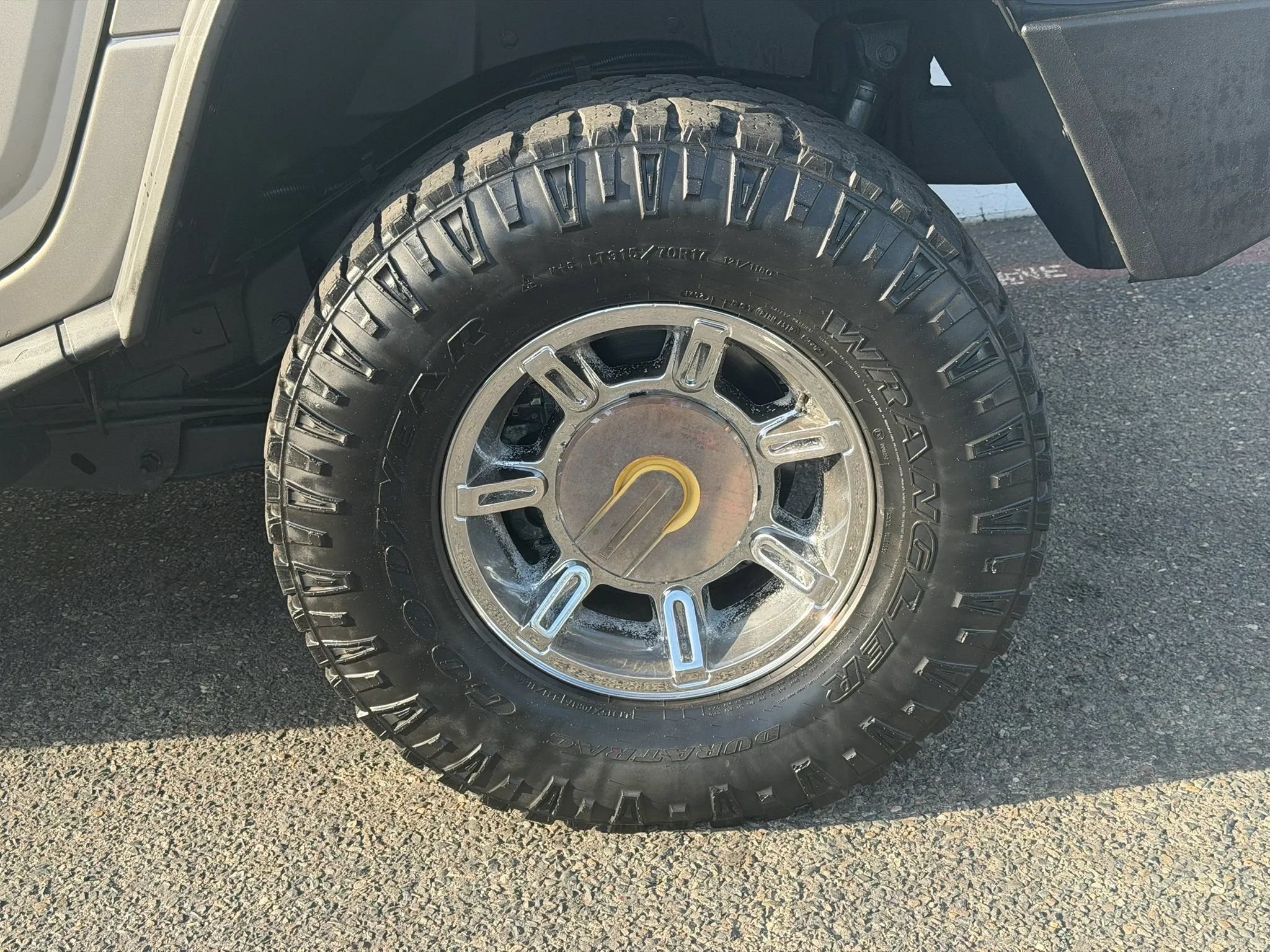 Used 2004 HUMMER H2 w/ Preferred Equipment Group AWD/4WD image 19