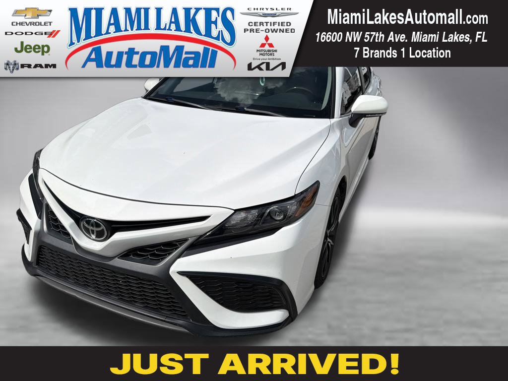 Used 2022 Toyota Camry SE w/ Convenience Package FWD image 1