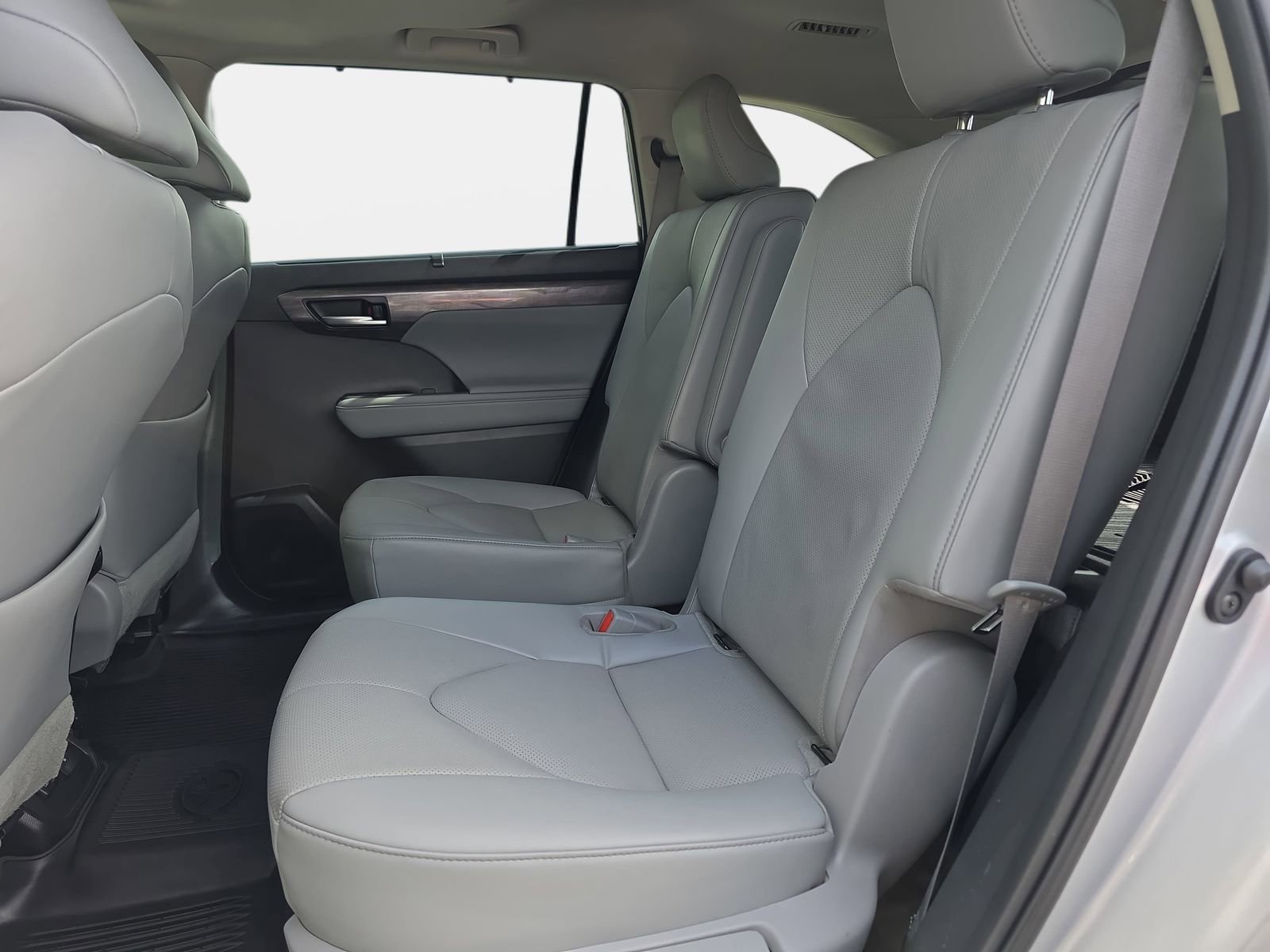 Used 2023 Toyota Highlander Limited image 15