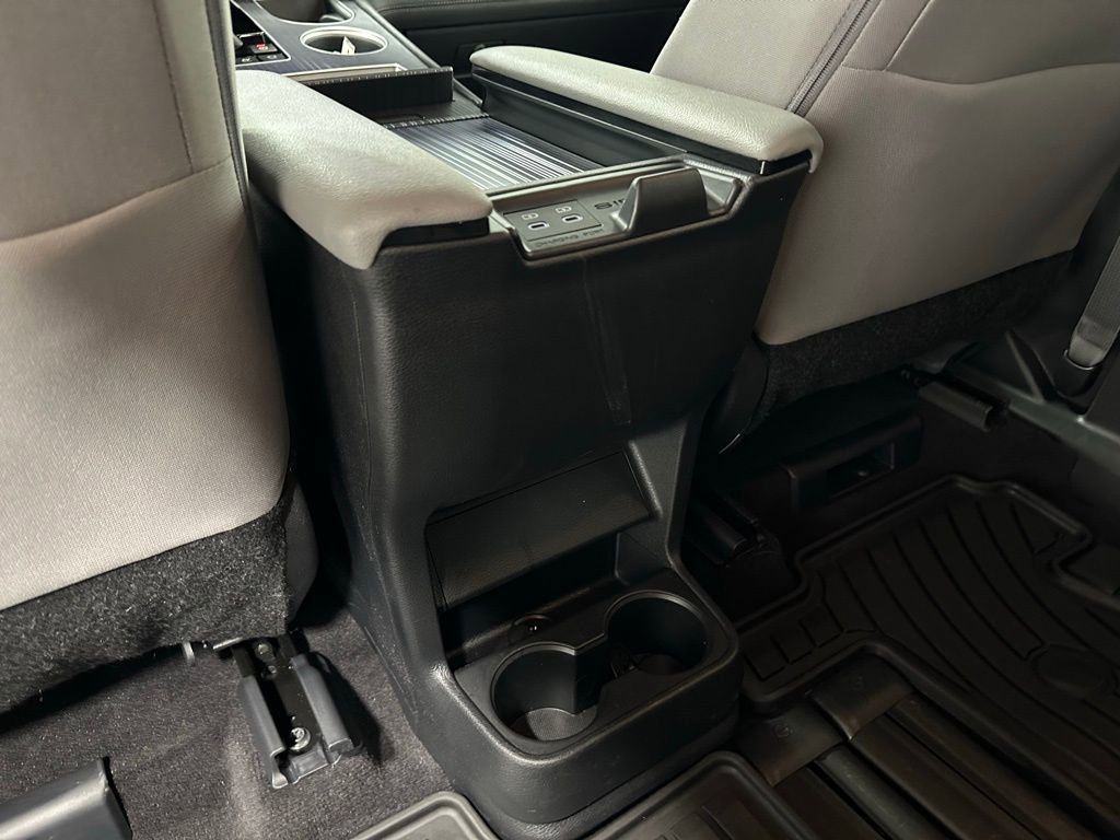 Used 2025 Toyota Sienna LE image 51