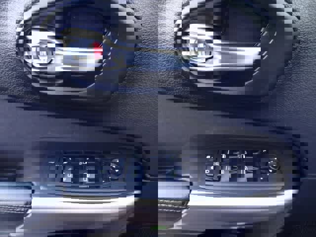 Used 2017 Jeep Cherokee Sport image 8