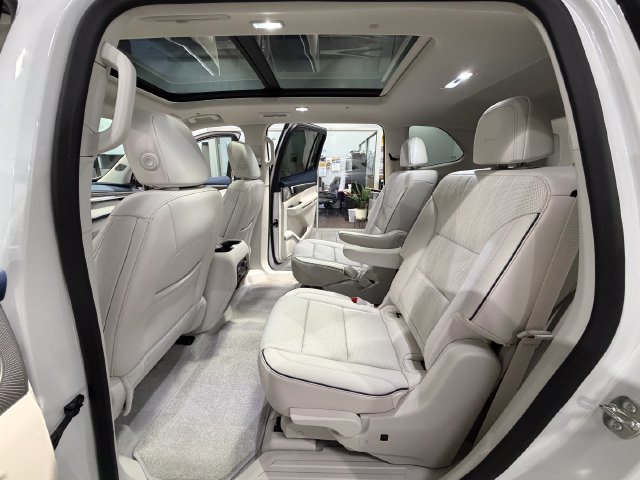 Used 2025 Buick Enclave Avenir w/ Super Cruise Package FWD image 8