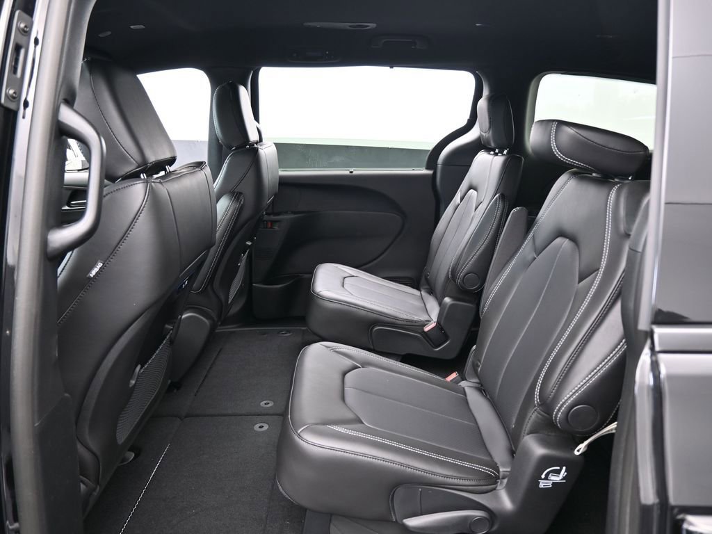 New 2026 Chrysler Pacifica Select w/ S Appearance Package FWD image 31