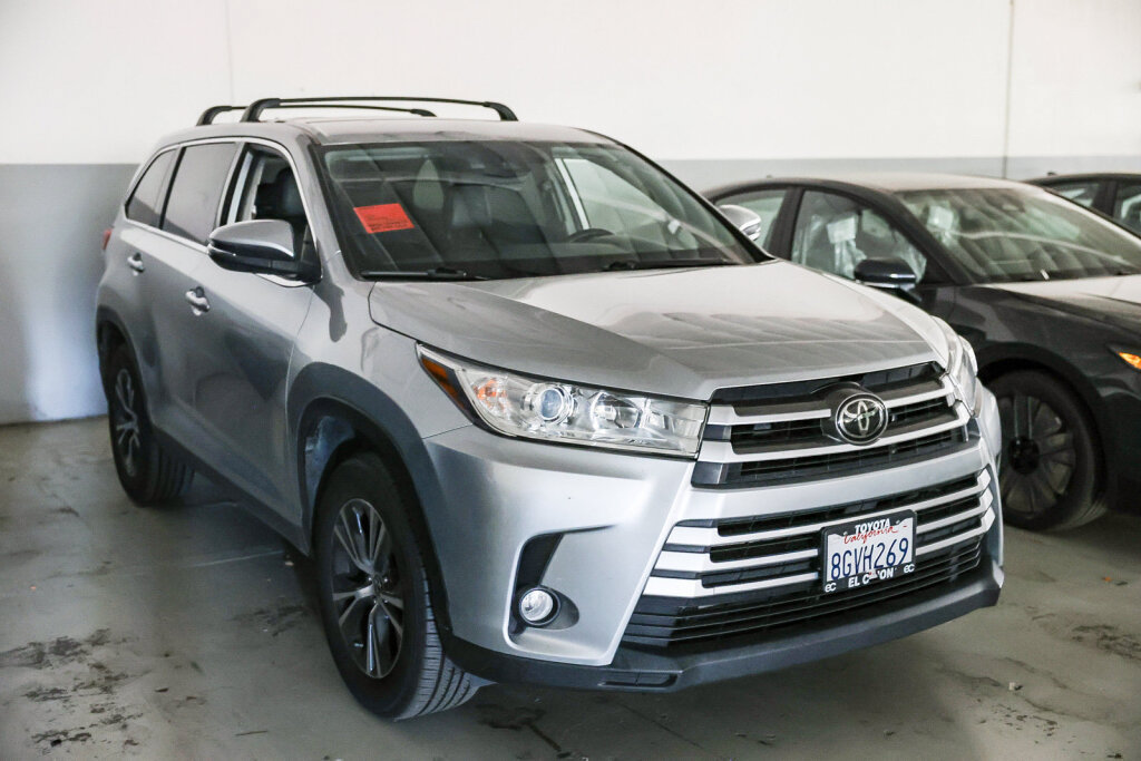 Used 2019 Toyota Highlander Plus FWD image 2