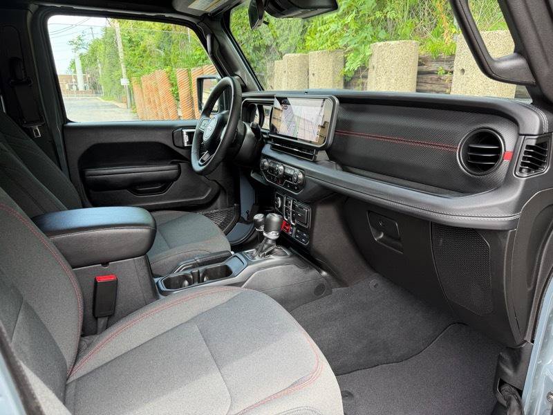 Used 2025 Jeep Wrangler Unlimited Rubicon AWD/4WD image 19