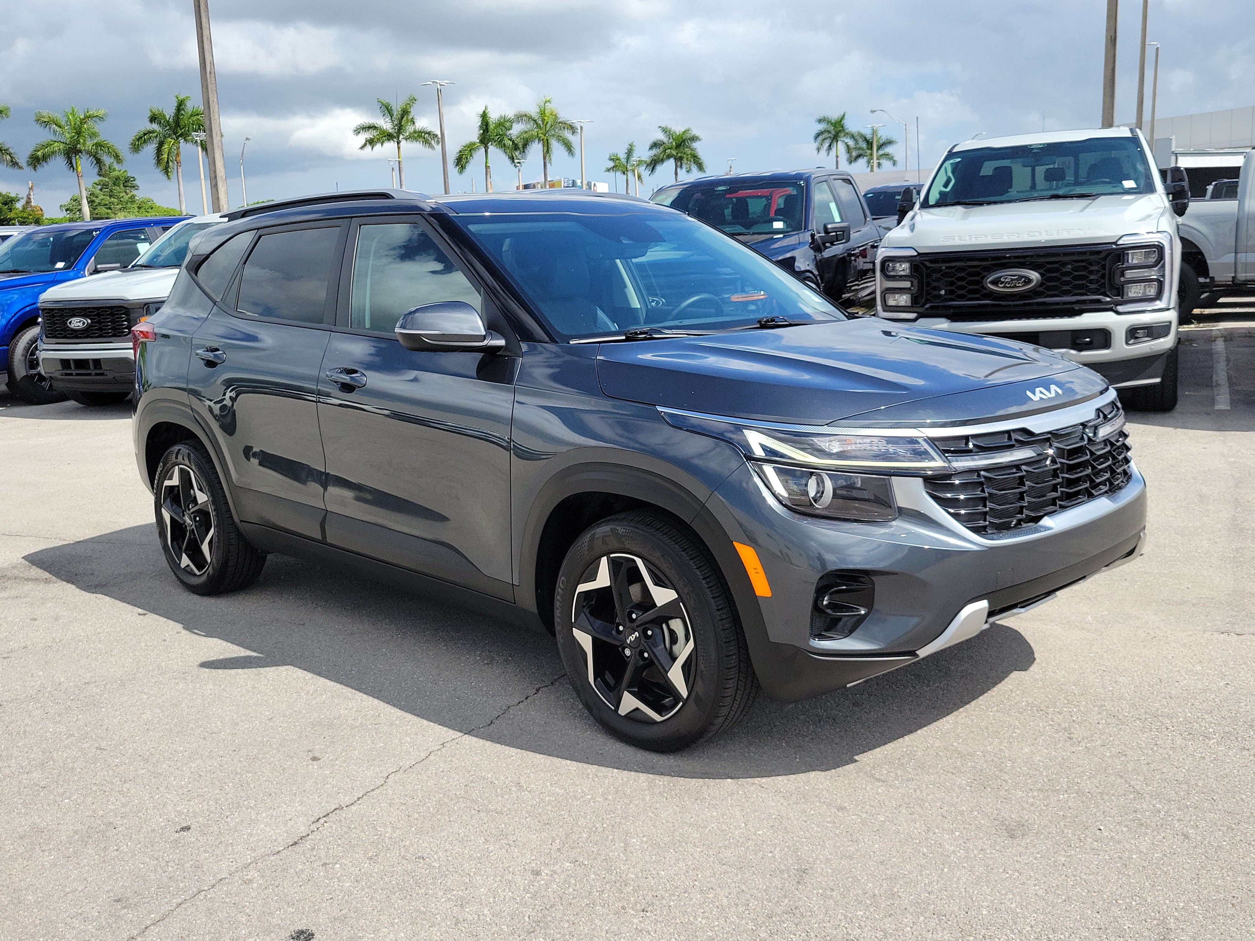 Used 2025 Kia Seltos S FWD image 3
