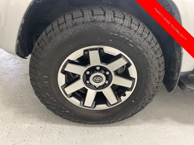 Certified 2022 Toyota 4Runner TRD Off-Road AWD/4WD image 10