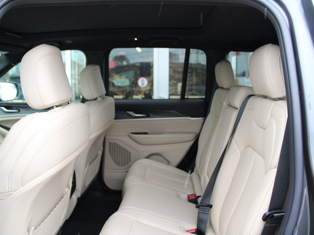 New 2025 Jeep Grand Cherokee Limited image 28