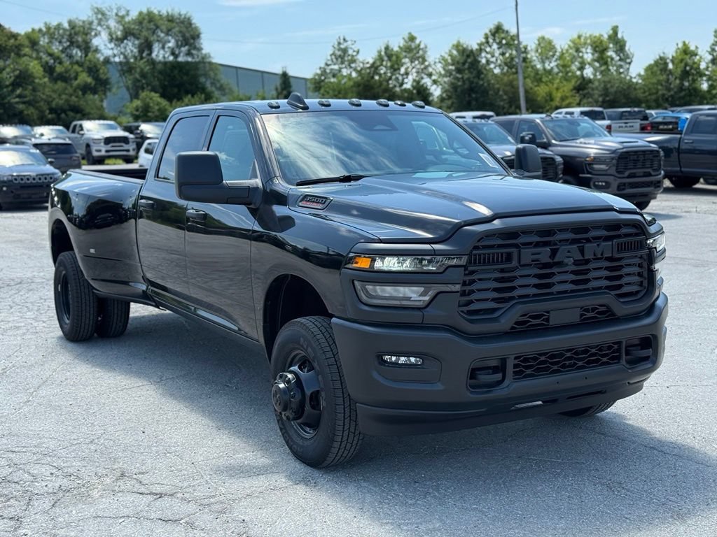 New 2026 RAM 3500 Tradesman AWD/4WD image 4