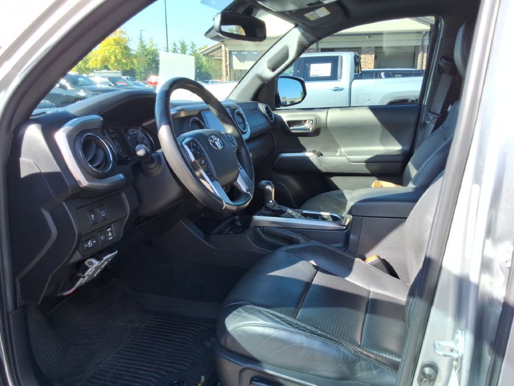 Used 2023 Toyota Tacoma Limited AWD/4WD image 12