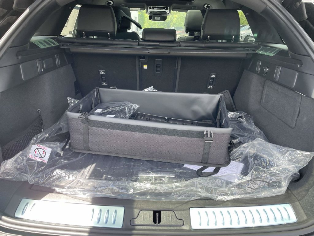 New 2026 Land Rover Range Rover Velar Dynamic SE AWD/4WD image 18