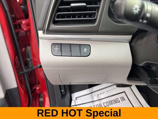 Used 2019 Hyundai Elantra SE image 19