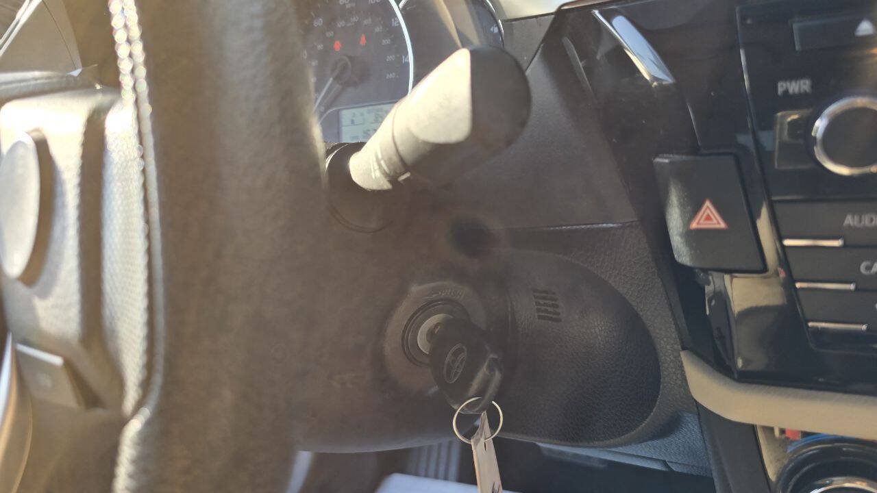 Used 2015 Toyota Corolla LE FWD image 20