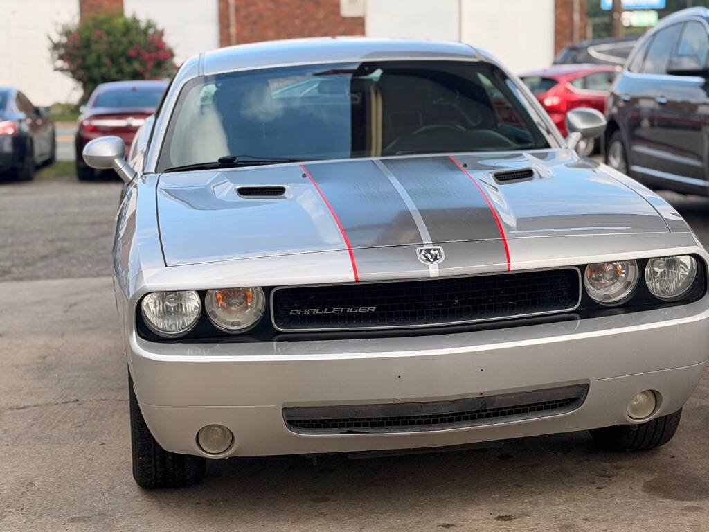 Used 2010 Dodge Challenger SE RWD image 1