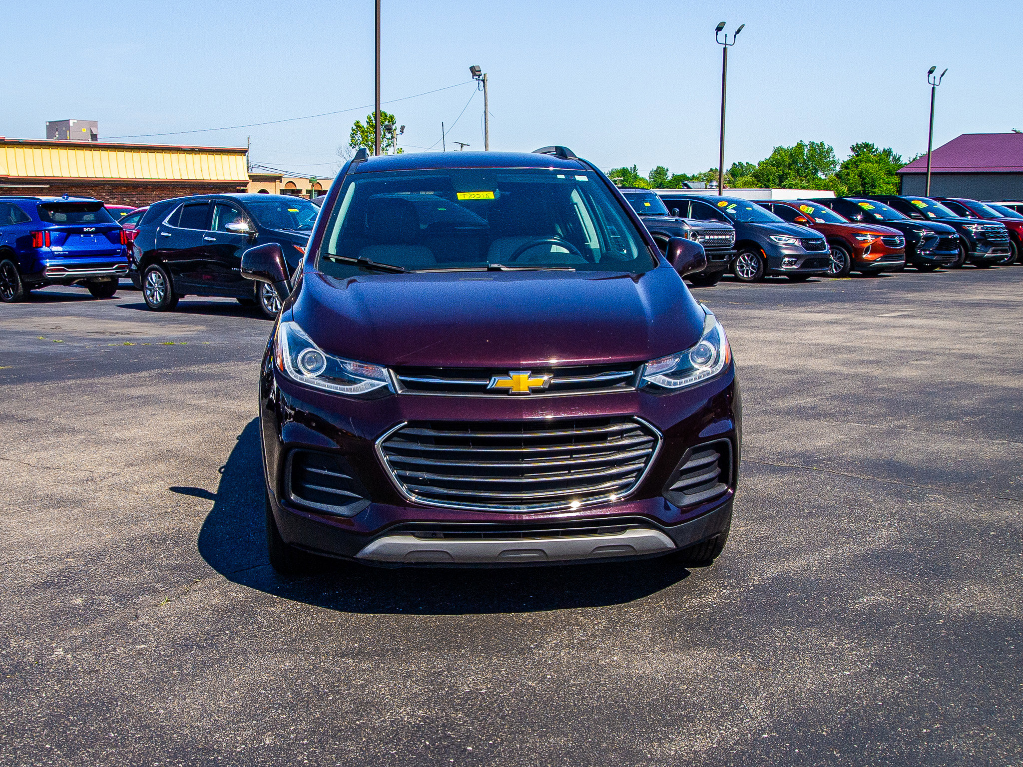 Used 2021 Chevrolet Trax LT w/ Premium Seat Package AWD/4WD image 2