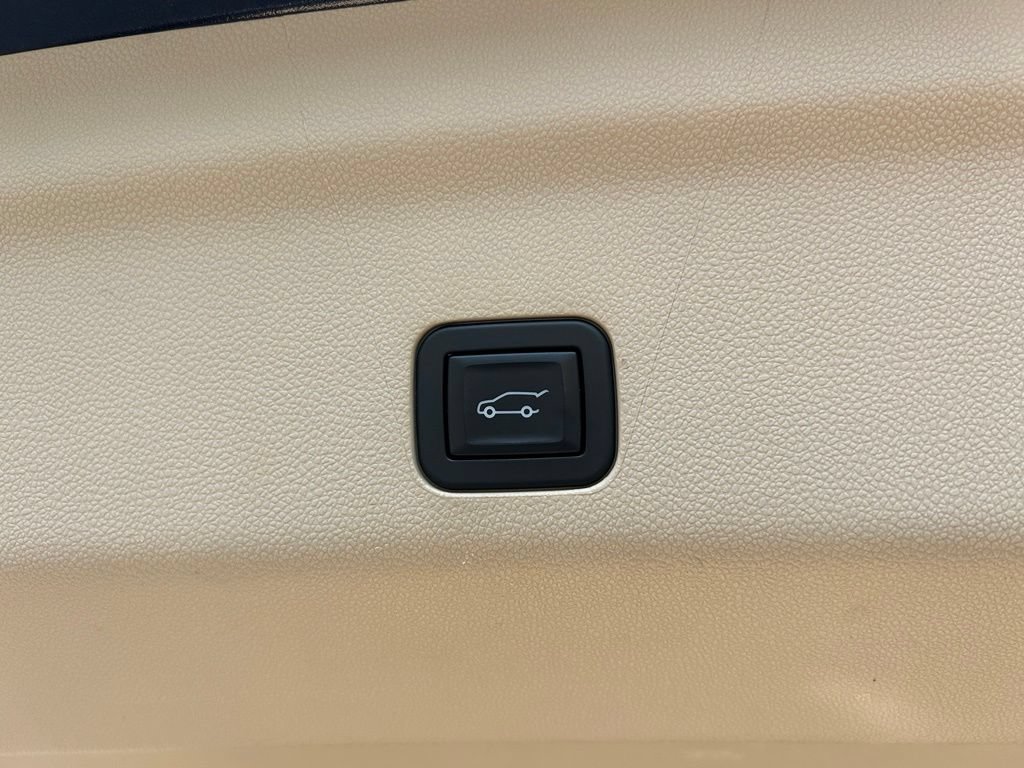 Used 2024 Cadillac Escalade ESV Premium Luxury w/ LPO, Floor Liner Package AWD/4WD image 48