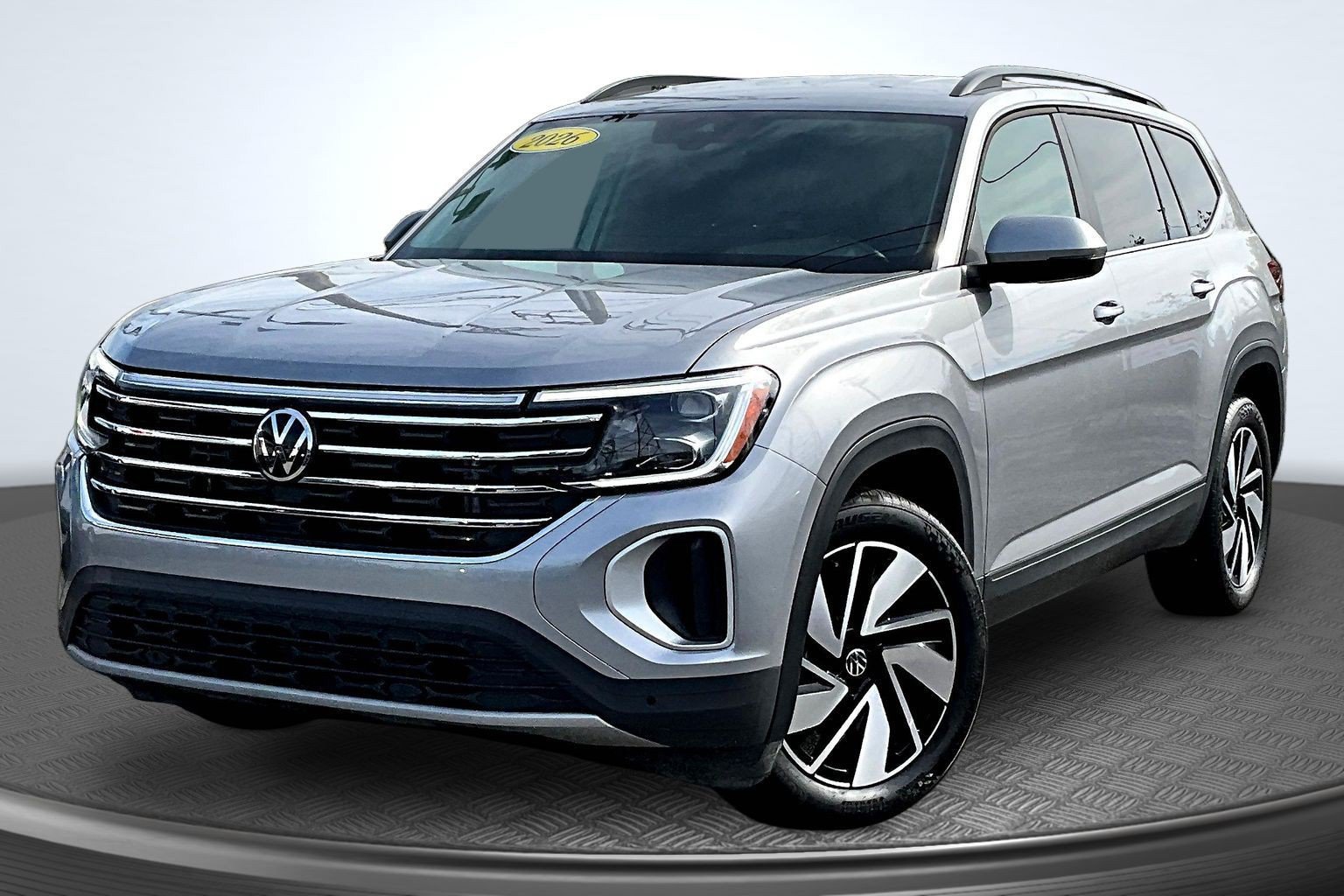 Used 2026 Volkswagen Atlas SE FWD image 1