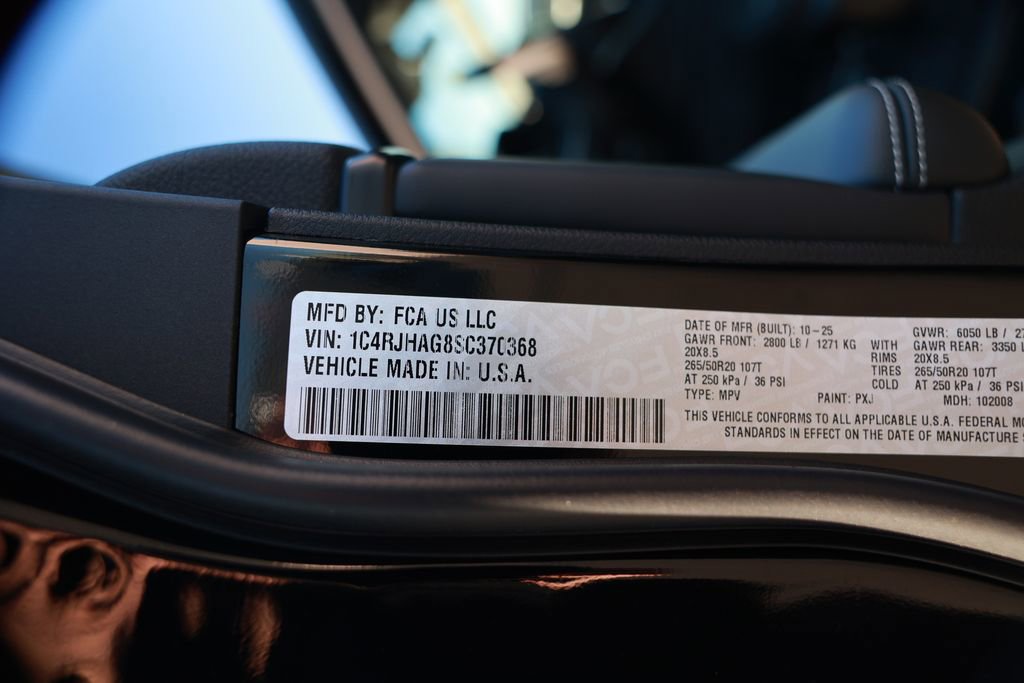 New 2025 Jeep Grand Cherokee Altitude image 31