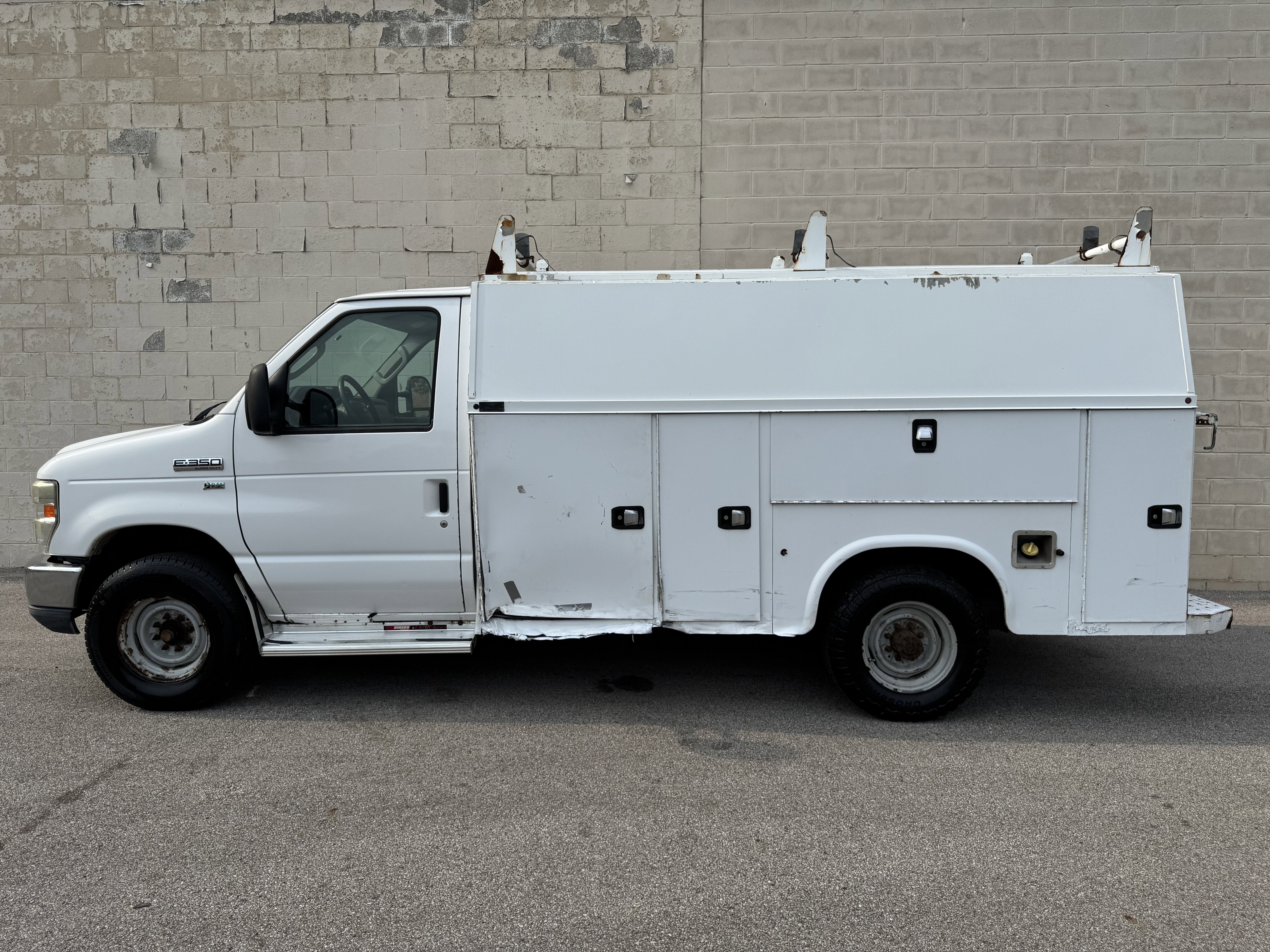 Used 2009 Ford E-350 and Econoline 350 Super Duty image 2