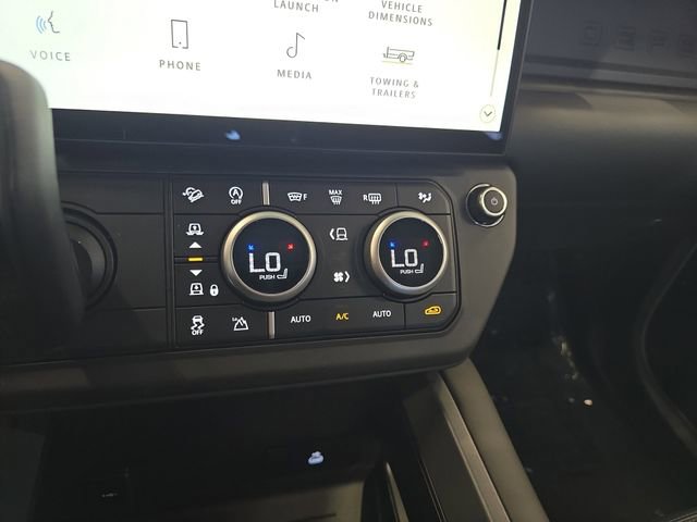 New 2026 Land Rover Defender 110 X-Dynamic SE image 17