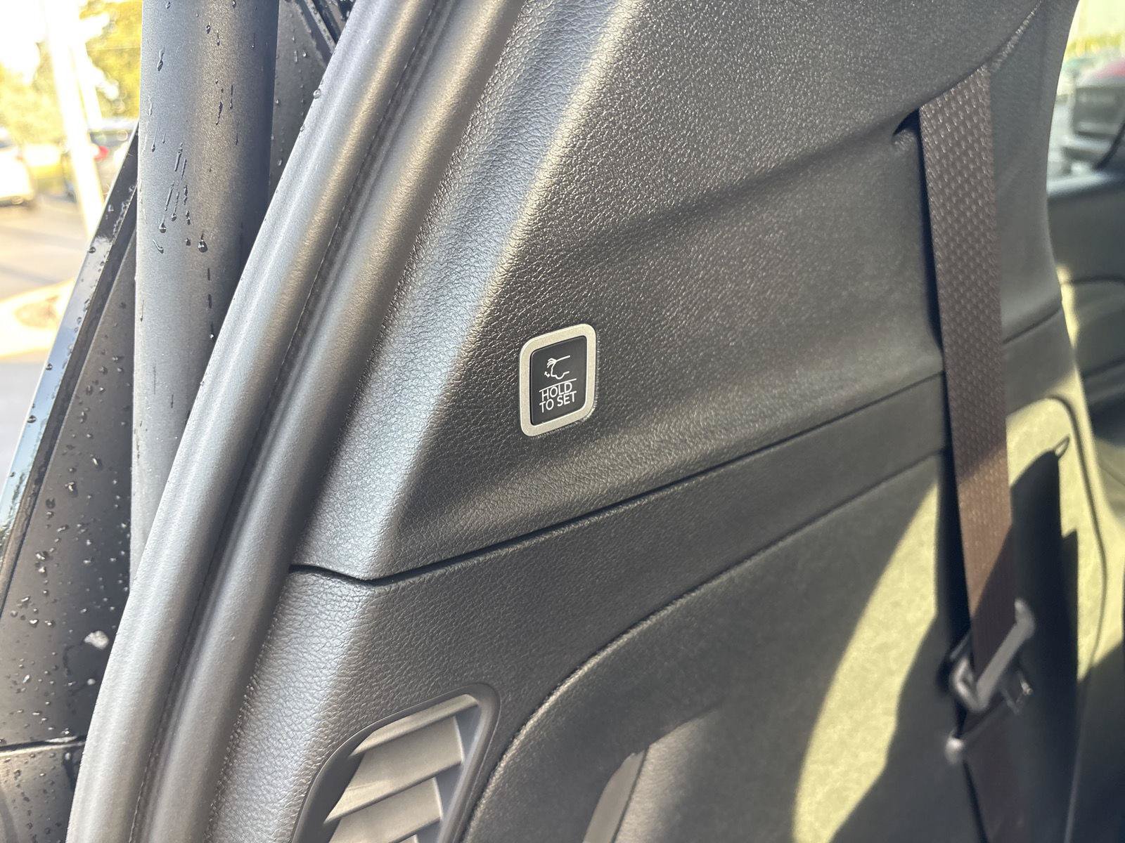 New 2027 Chrysler Pacifica Limited AWD/4WD image 13