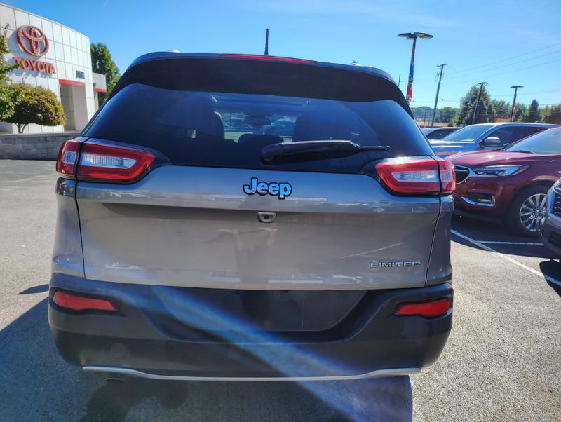 Used 2016 Jeep Cherokee Limited FWD image 5