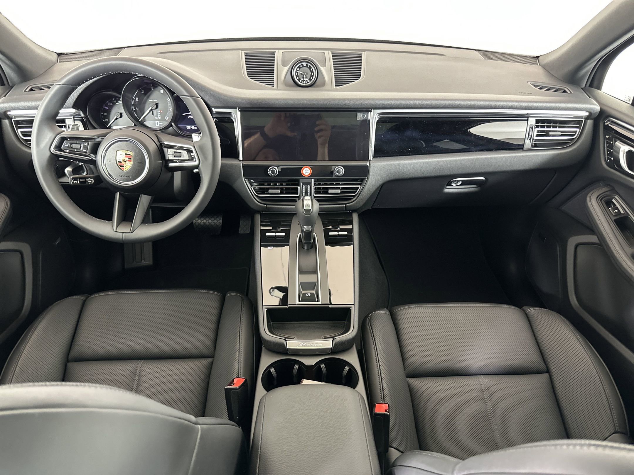 Certified 2025 Porsche Macan image 20