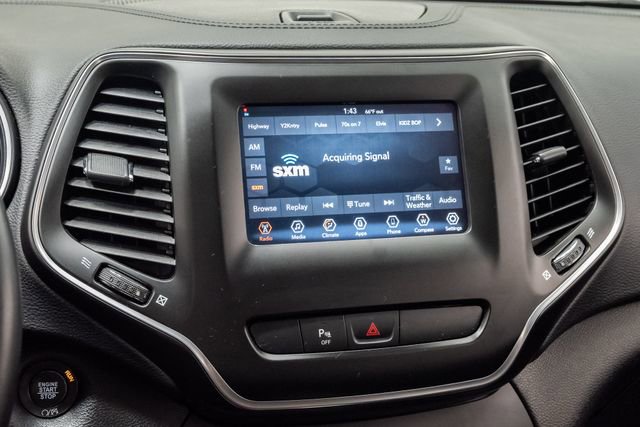 Used 2019 Jeep Cherokee Latitude Plus FWD image 16
