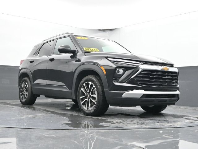 Used 2025 Chevrolet TrailBlazer LT AWD/4WD image 47