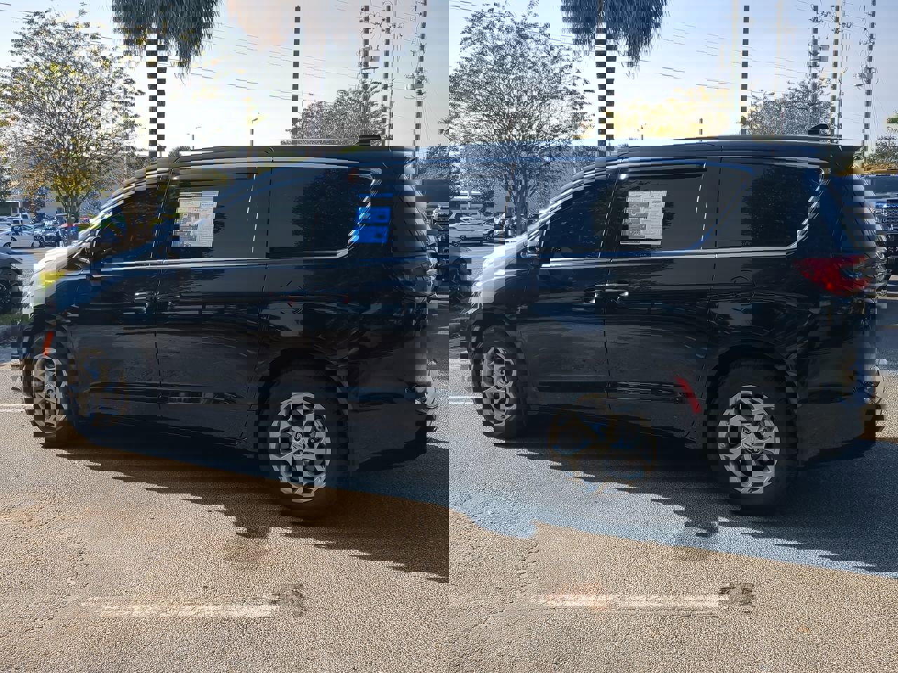 Used 2024 Chrysler Pacifica Limited w/ Trailer Tow Group image 5