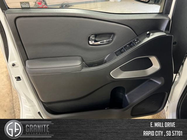 Used 2024 Nissan Frontier SV image 10