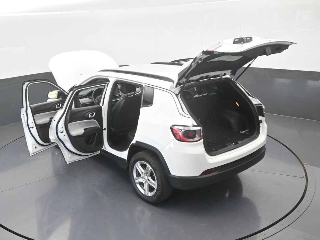 Used 2023 Jeep Compass Latitude image 30