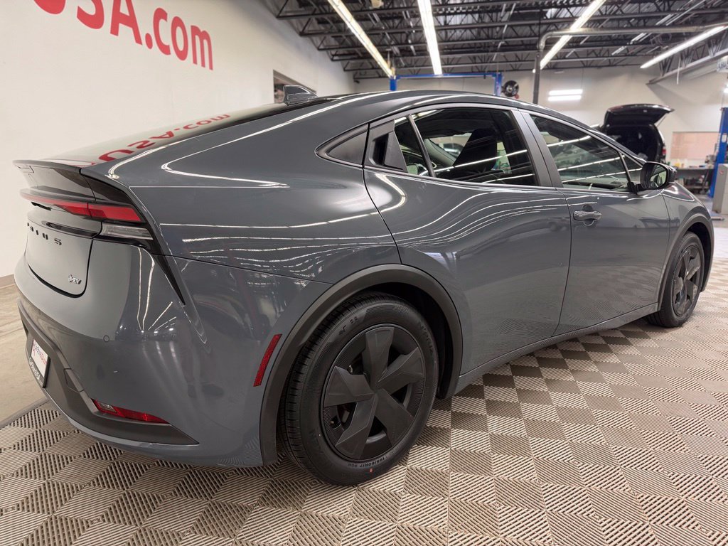 Used 2025 Toyota Prius LE FWD image 7