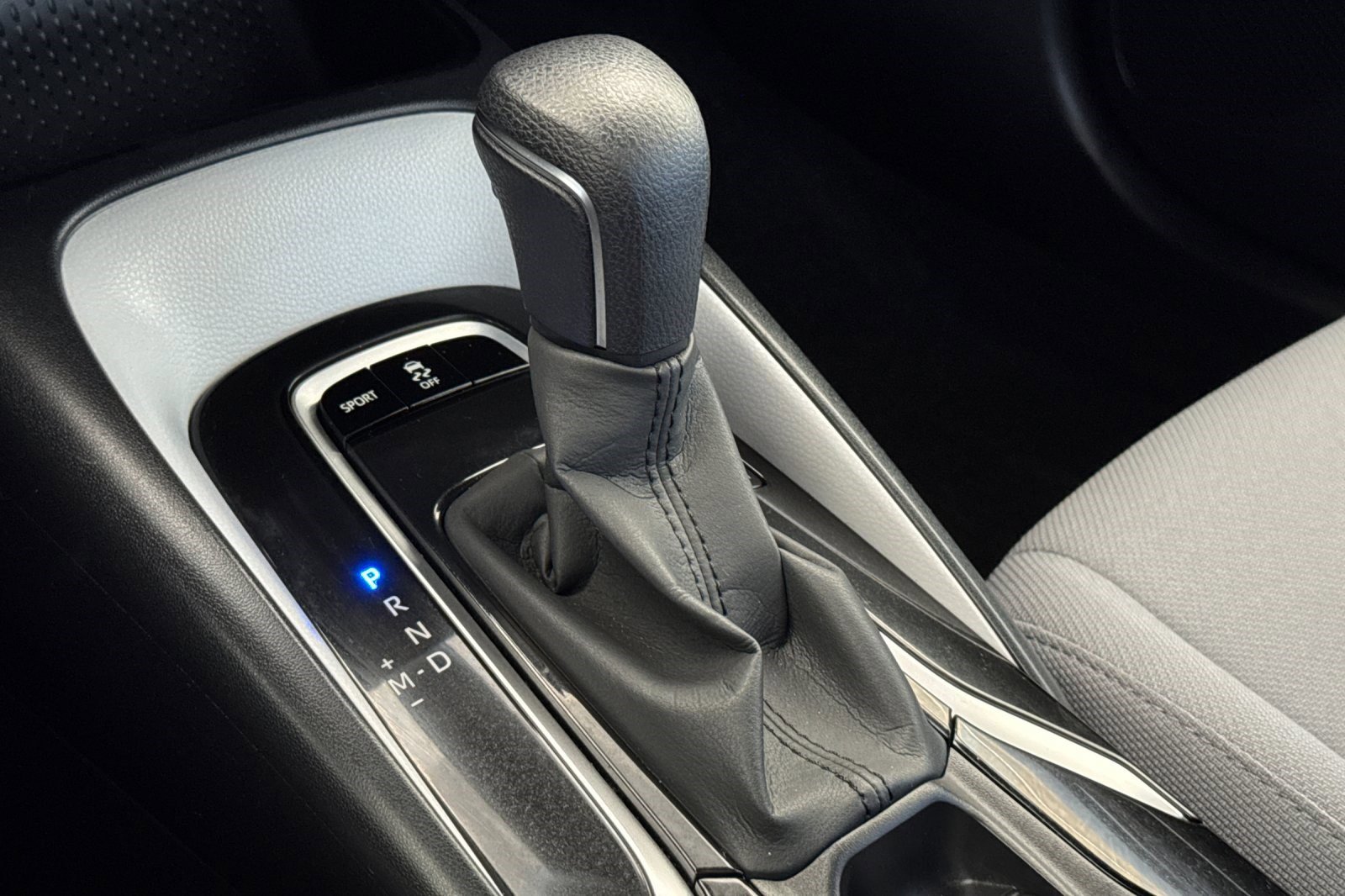 Used 2022 Toyota Corolla SE w/ SE Premium Package FWD image 18