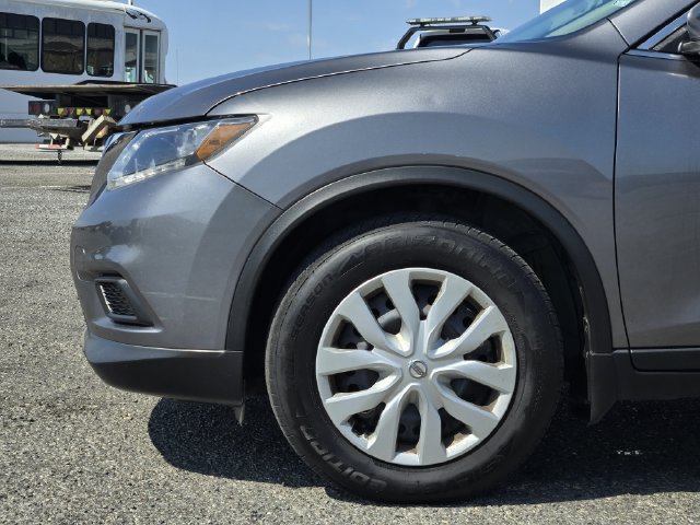 Used 2016 Nissan Rogue S w/ Appearance Package FWD image 9
