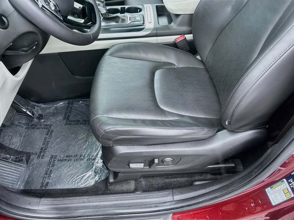 Certified 2024 Kia Carnival LX FWD image 18