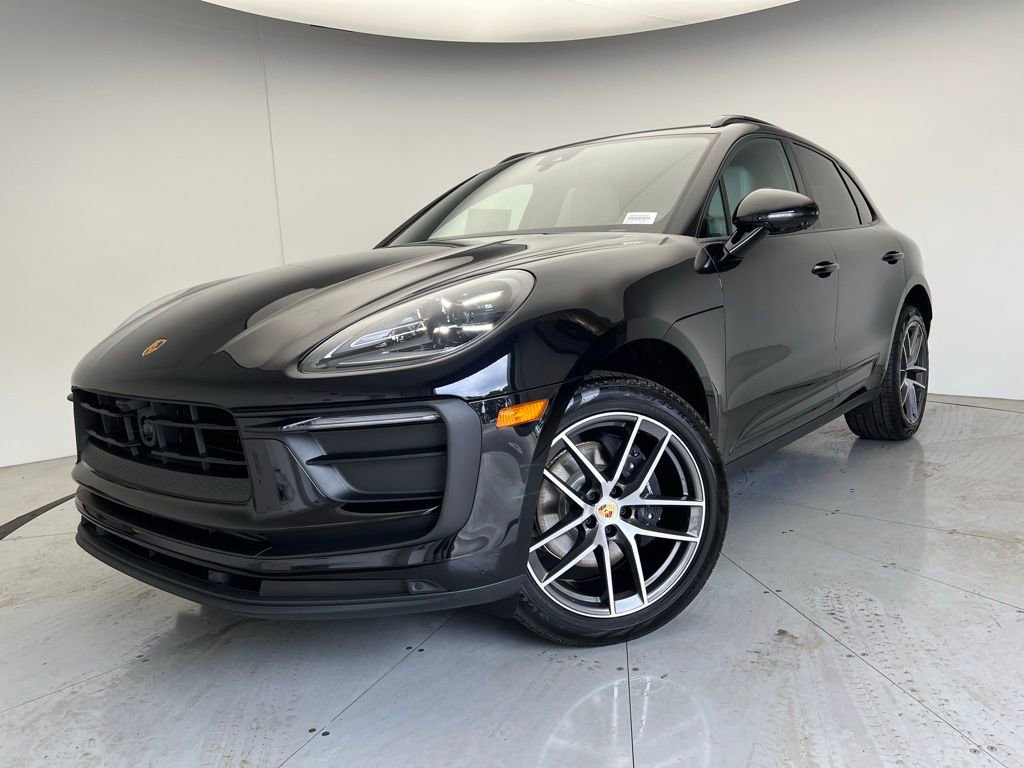 Certified 2025 Porsche Macan AWD/4WD image 1