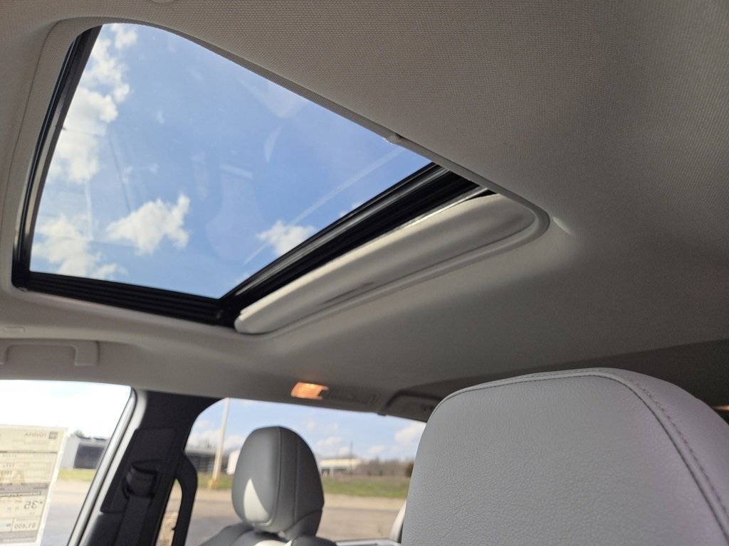 New 2026 Toyota Sienna XLE image 6