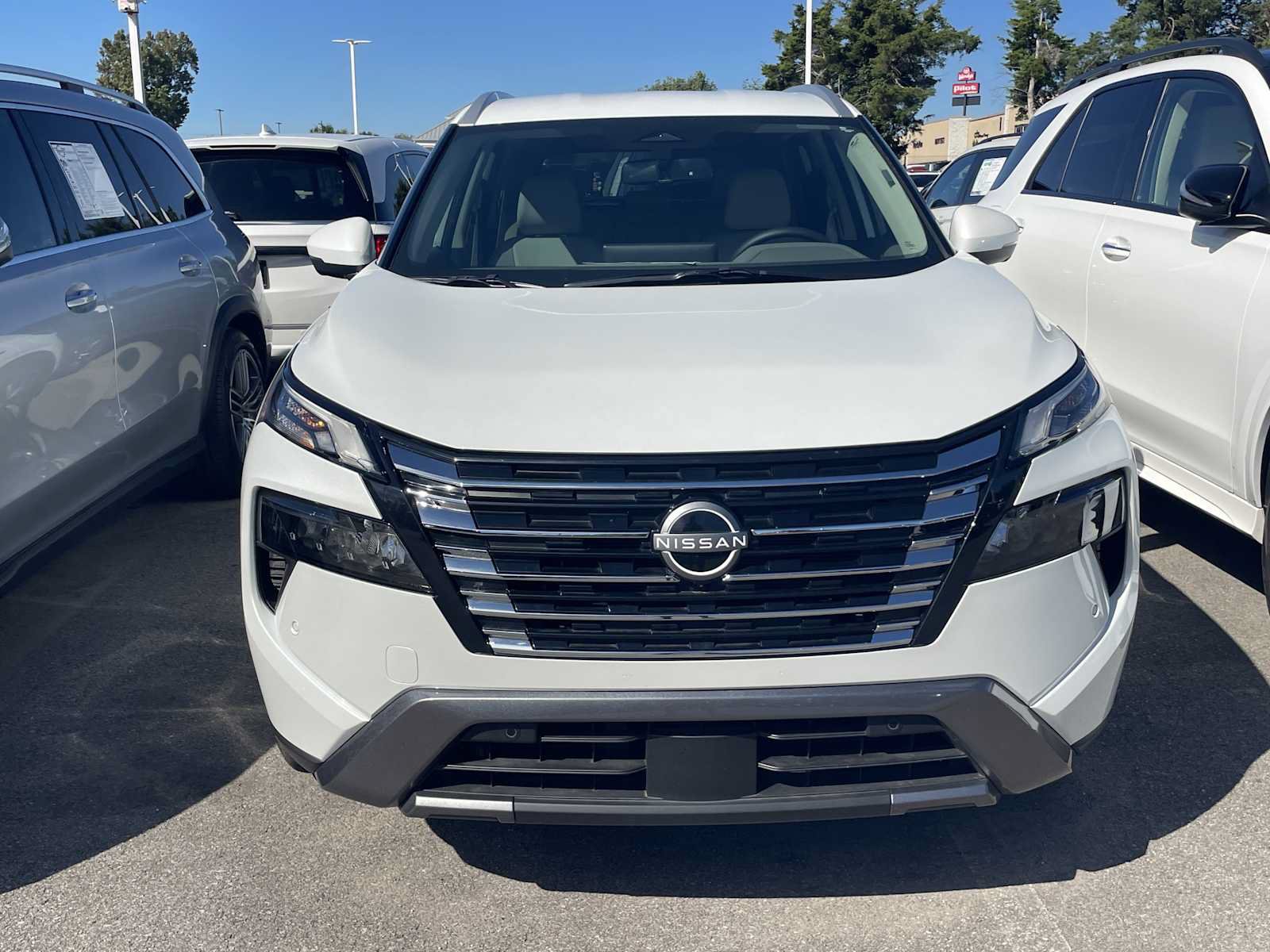 Used 2025 Nissan Rogue SL AWD/4WD image 2