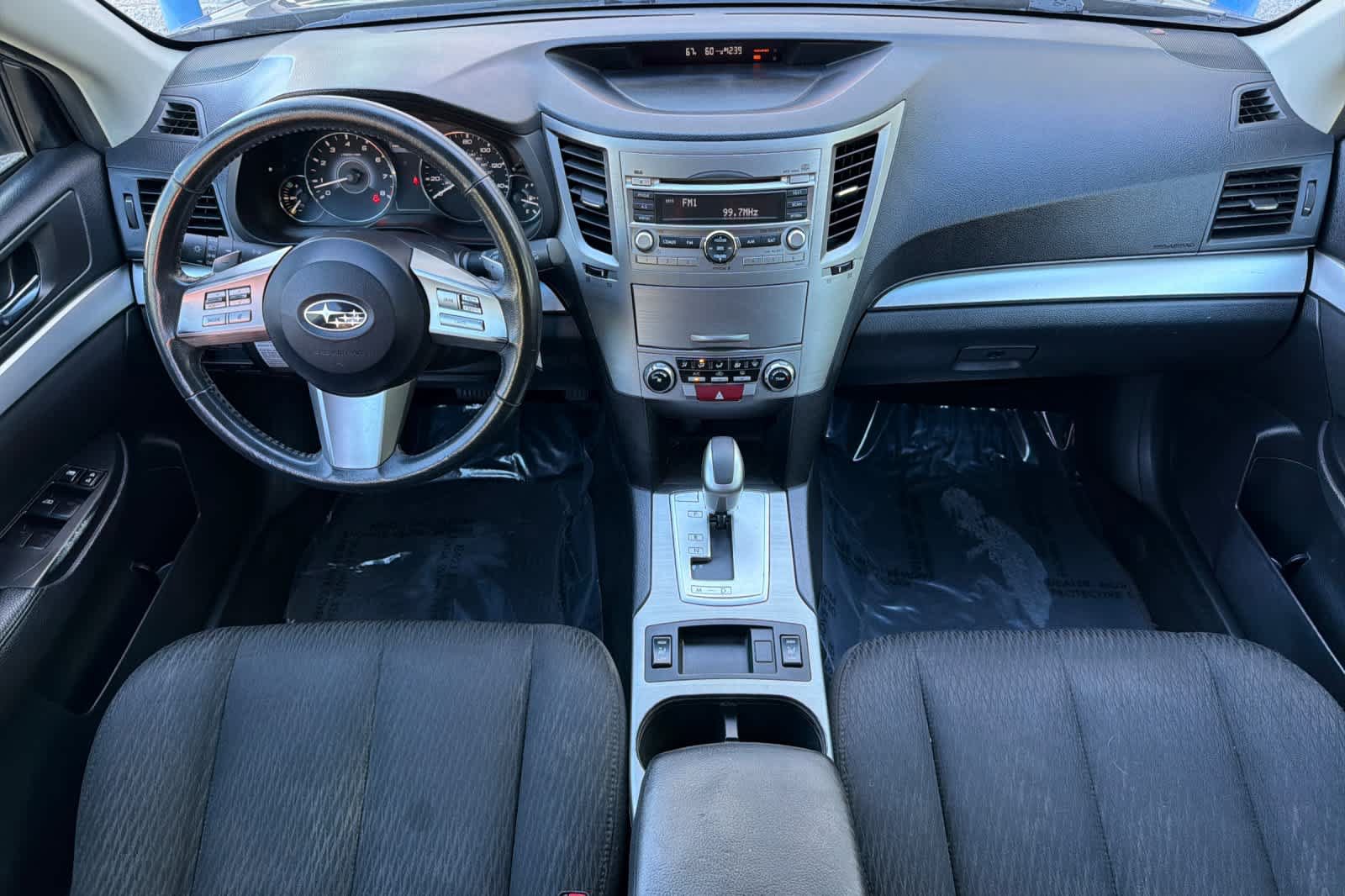 Used 2010 Subaru Outback 2.5i Premium AWD/4WD image 3