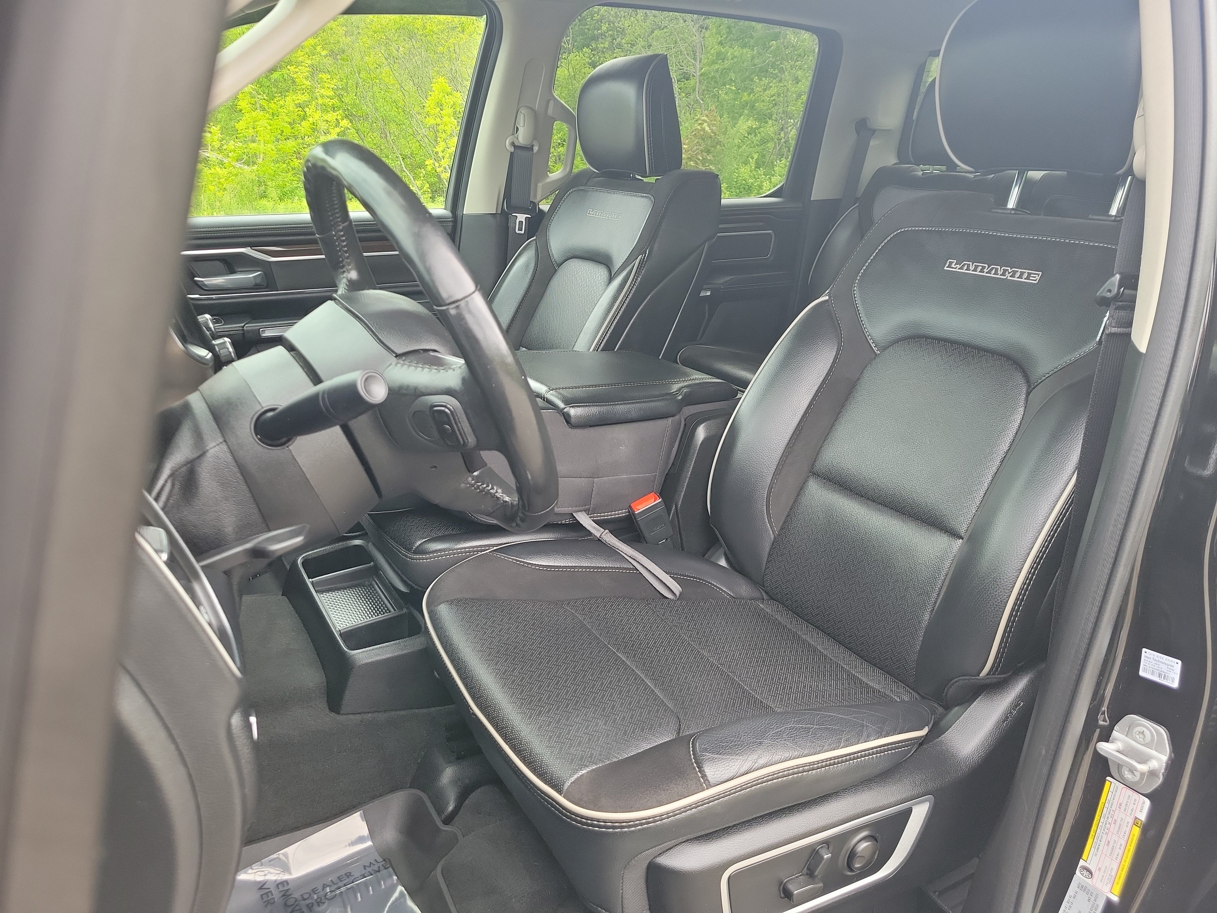 Used 2022 RAM 1500 Laramie AWD/4WD image 14