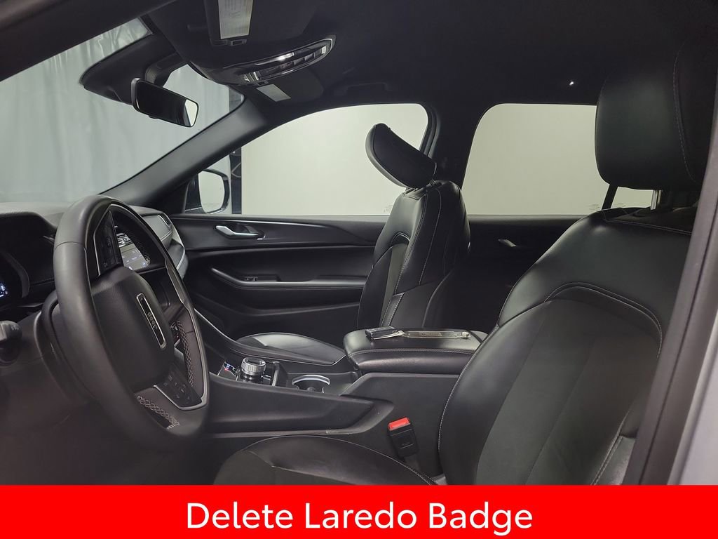 Used 2025 Jeep Grand Cherokee Altitude AWD/4WD image 12
