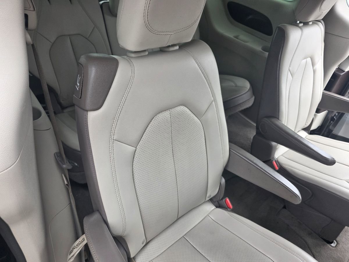 Used 2021 Chrysler Voyager Lxi FWD image 28