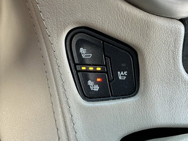 Used 2015 GMC Yukon XL Denali w/ Premium Package image 19