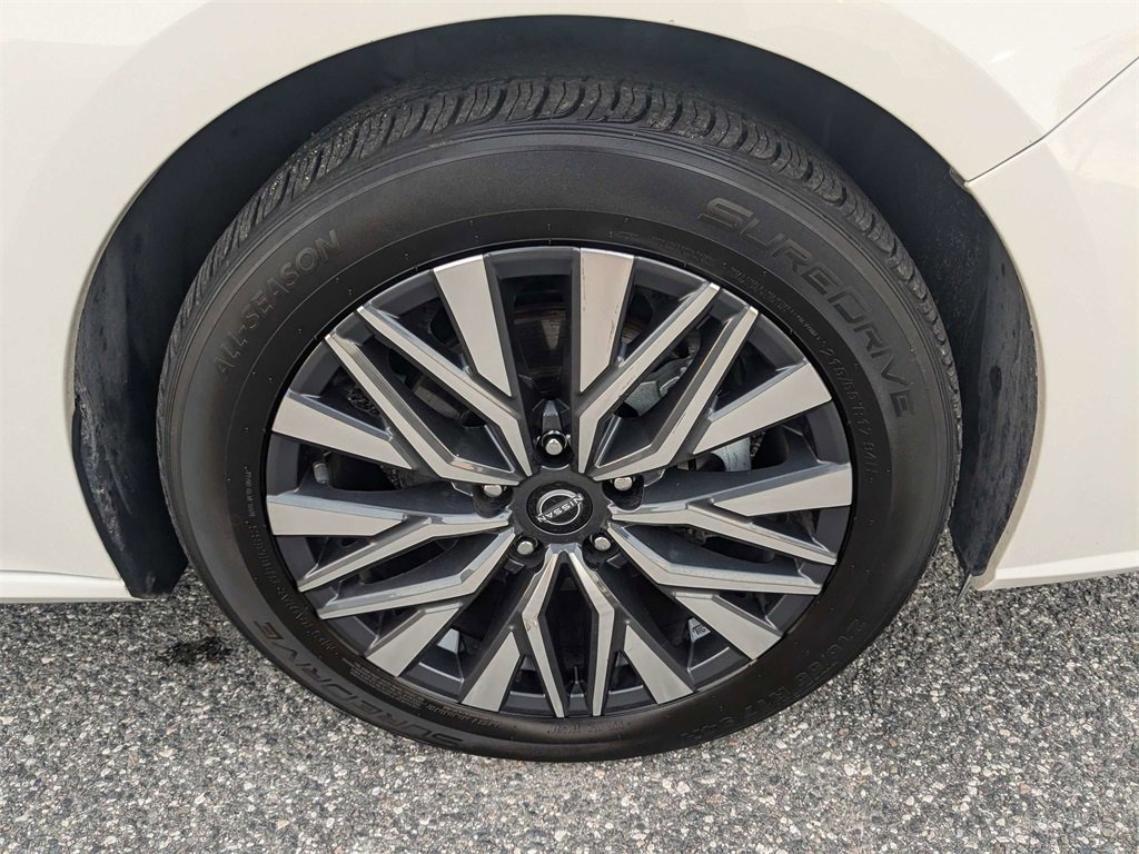 Used 2025 Nissan Altima 2.5 SV image 11