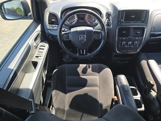 Used 2014 Dodge Grand Caravan SE image 4