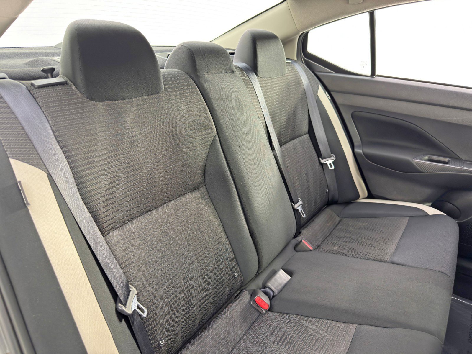 Used 2021 Nissan Versa SV image 31