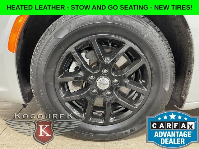 Used 2024 Chrysler Pacifica Touring-L FWD image 7